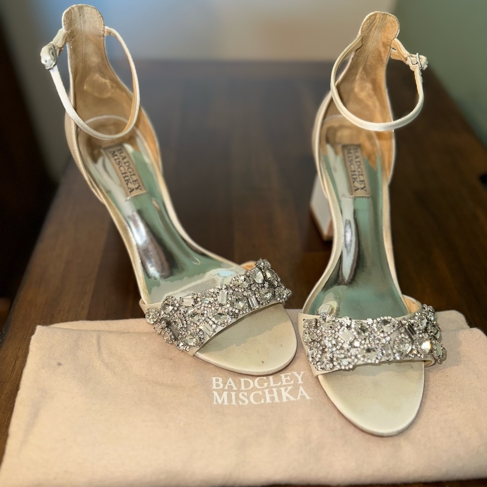 Badgley Mischka Silver and Cream Heels - Picture 7 of 10